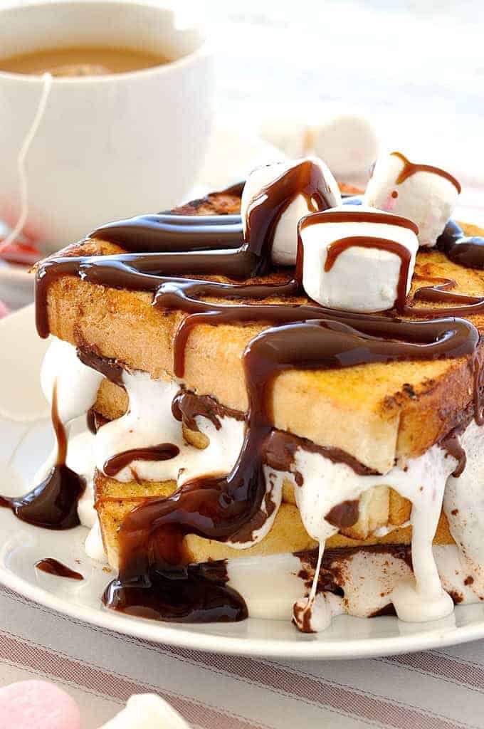 Breakfast, or dessert? Easy to make, and completely irresistible! #marshmallows #chocolate #nutella #chocolate